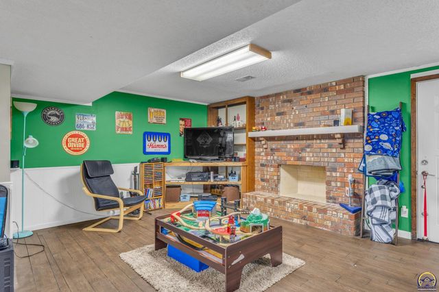 5706 SW 31st Ter, Topeka, KS 66614