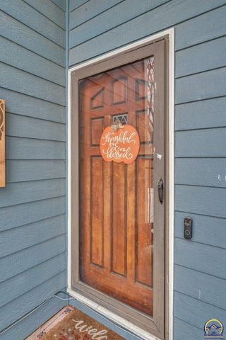 5706 SW 31st Ter, Topeka, KS 66614