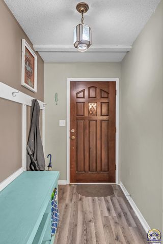 5706 SW 31st Ter, Topeka, KS 66614