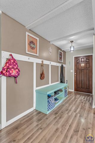 5706 SW 31st Ter, Topeka, KS 66614