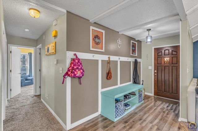 5706 SW 31st Ter, Topeka, KS 66614