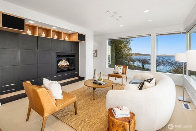 3903 48th Avenue S, Seattle, WA 98118