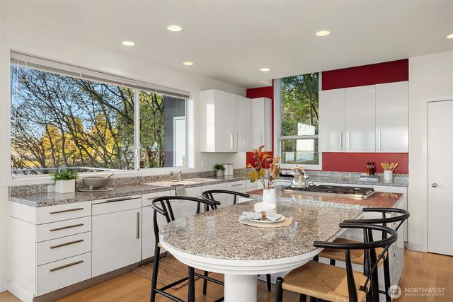 3903 48th Avenue S, Seattle, WA 98118