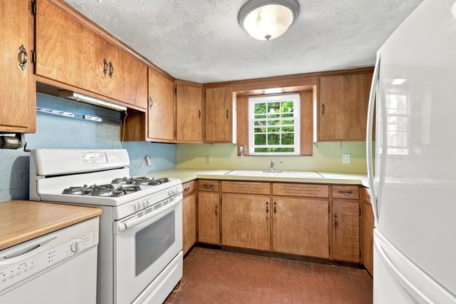 200 Hockanum Rd, Hadley, MA 01035