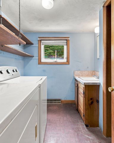 200 Hockanum Rd, Hadley, MA 01035