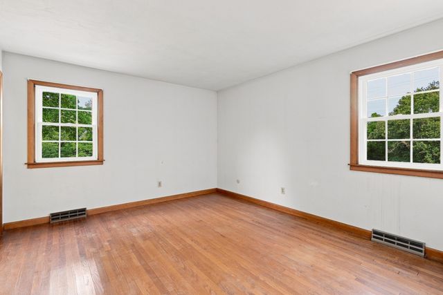 200 Hockanum Rd, Hadley, MA 01035