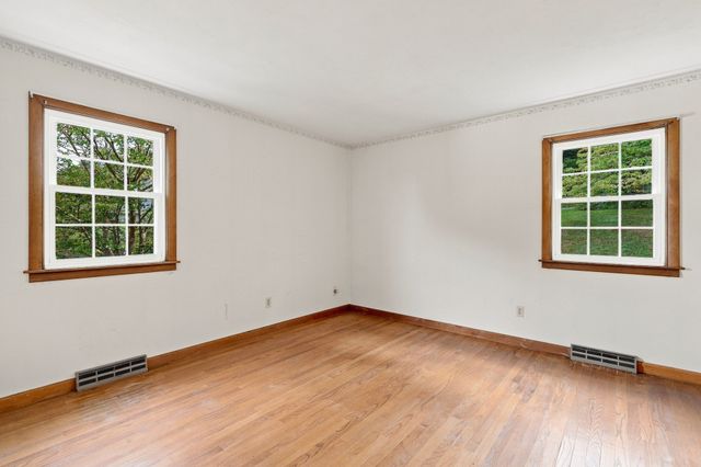 200 Hockanum Rd, Hadley, MA 01035
