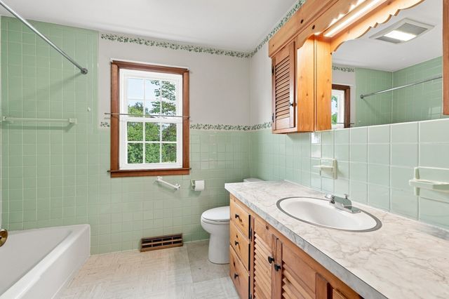 200 Hockanum Rd, Hadley, MA 01035