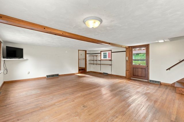 200 Hockanum Rd, Hadley, MA 01035