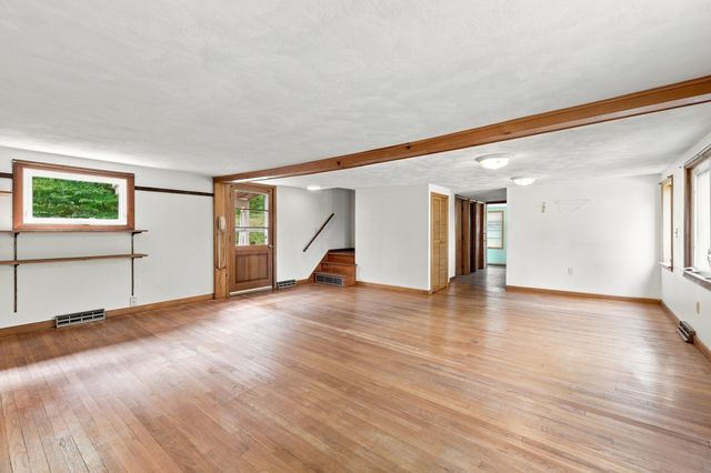 200 Hockanum Rd, Hadley, MA 01035