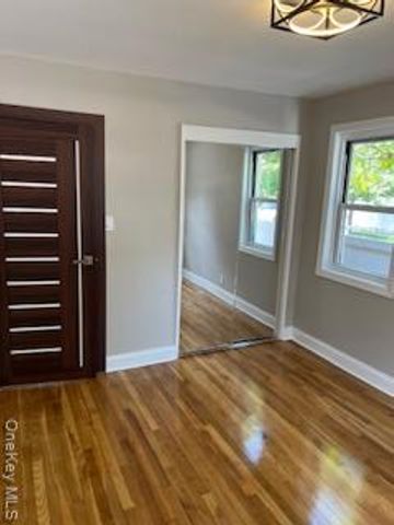 10-01 154 Street, Whitestone, NY 11357