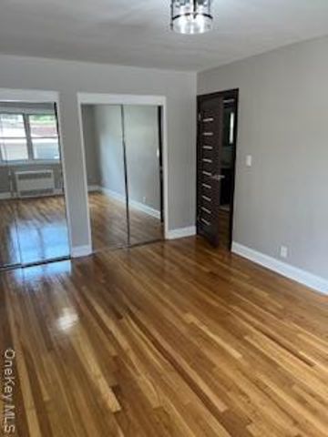 10-01 154 Street, Whitestone, NY 11357