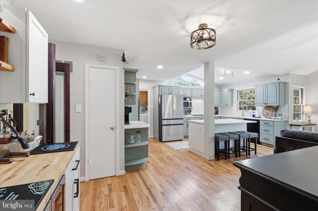 8604 RIVERSIDE RD, Alexandria, VA 22308