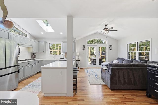8604 RIVERSIDE RD, Alexandria, VA 22308