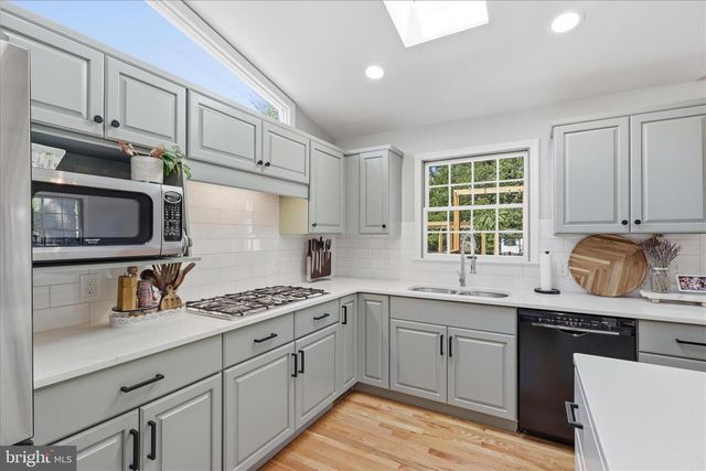 8604 RIVERSIDE RD, Alexandria, VA 22308