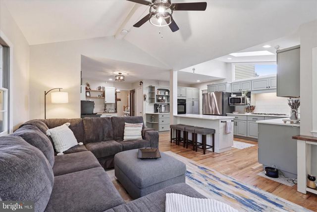 8604 RIVERSIDE RD, Alexandria, VA 22308