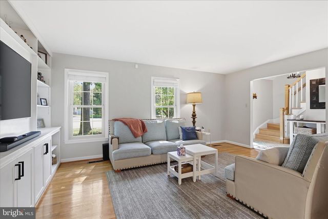 8604 RIVERSIDE RD, Alexandria, VA 22308