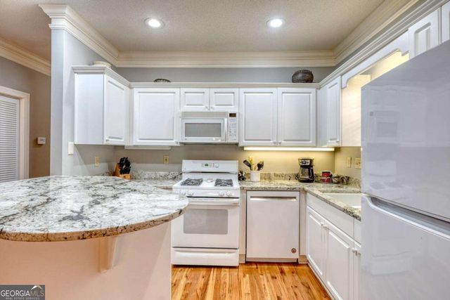 112 Glen Eagle Court D202, Clayton, GA 30525