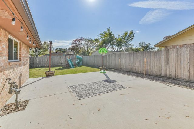 7623 Yellow Pine Drive, Houston, TX 77040