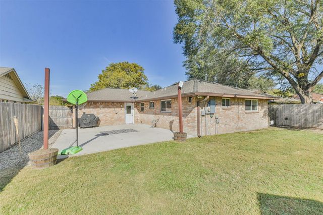 7623 Yellow Pine Drive, Houston, TX 77040
