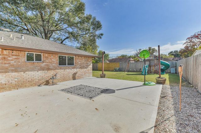 7623 Yellow Pine Drive, Houston, TX 77040