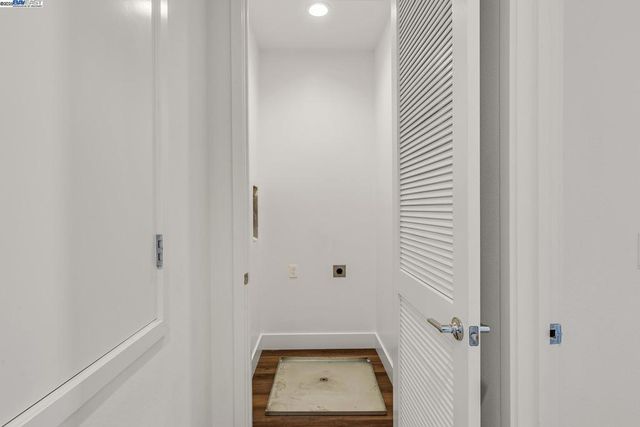 2133 Main St 102, Alameda, CA 94501