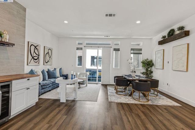 2133 Main St 102, Alameda, CA 94501