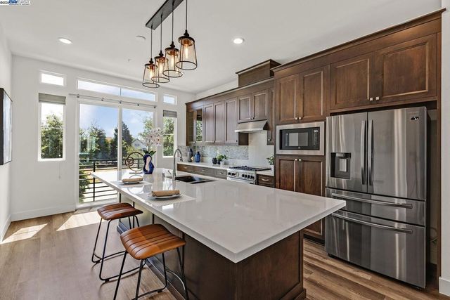 2133 Main St 102, Alameda, CA 94501