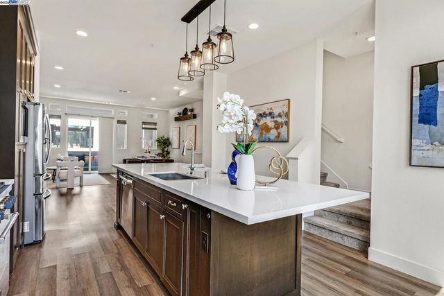 2133 Main St 102, Alameda, CA 94501