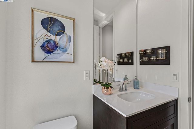 2133 Main St 102, Alameda, CA 94501