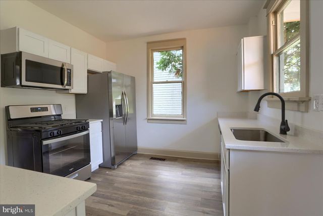 421 W SIMPSON ST, Mechanicsburg, PA 17055