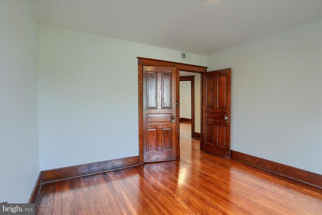 421 W SIMPSON ST, Mechanicsburg, PA 17055
