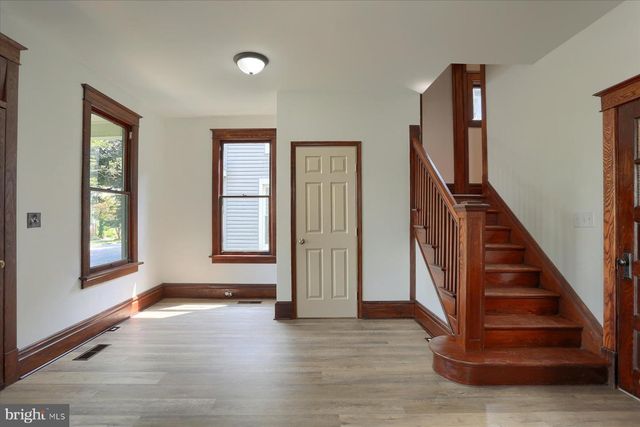 421 W SIMPSON ST, Mechanicsburg, PA 17055