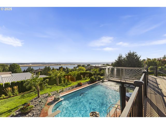 8015 Se EVERGREEN Hwy, Vancouver, WA 98664