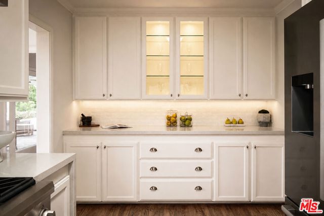 2439 Creston Way, Los Angeles, CA 90068