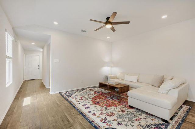 233 Calgary LN, San Marcos, TX 78666