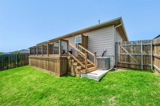 233 Calgary LN, San Marcos, TX 78666