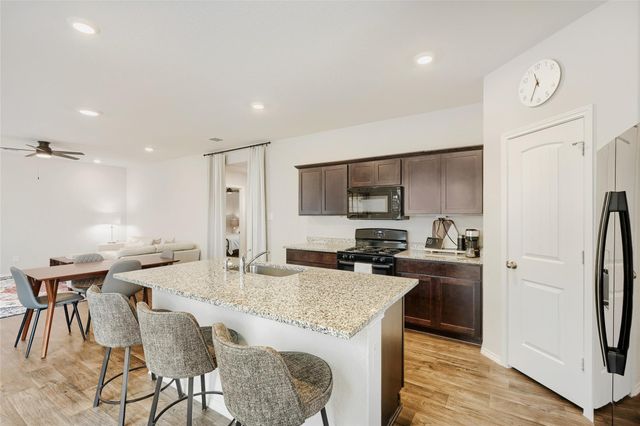 233 Calgary LN, San Marcos, TX 78666