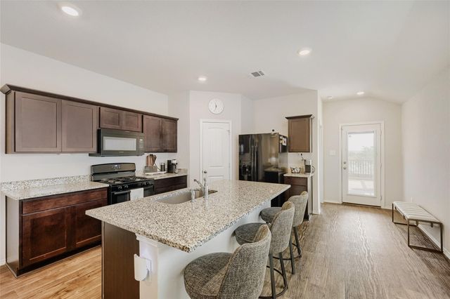 233 Calgary LN, San Marcos, TX 78666