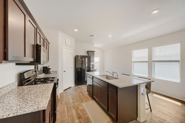 233 Calgary LN, San Marcos, TX 78666