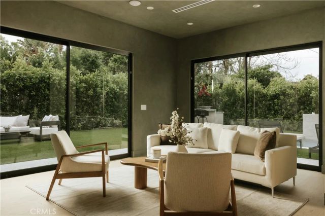 4275 Murietta Avenue, Sherman Oaks, CA 91423