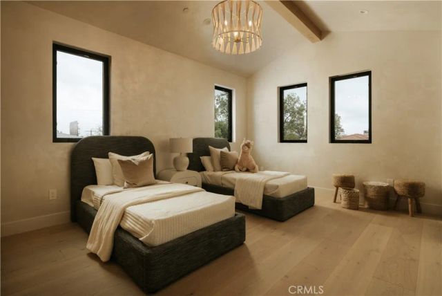 4275 Murietta Avenue, Sherman Oaks, CA 91423