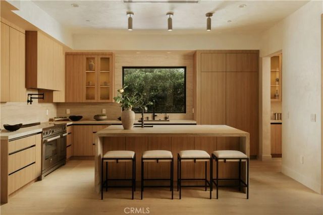 4275 Murietta Avenue, Sherman Oaks, CA 91423