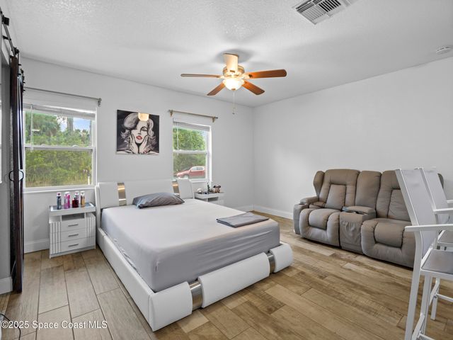 860 Tupelo Road SW, Palm Bay, FL 32908