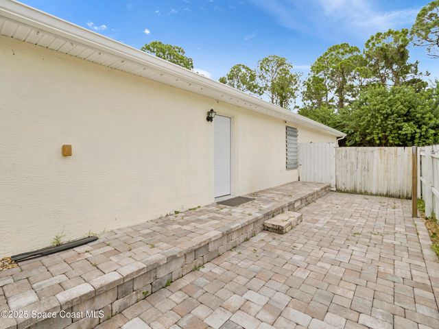 860 Tupelo Road SW, Palm Bay, FL 32908