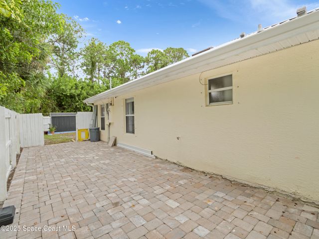 860 Tupelo Road SW, Palm Bay, FL 32908