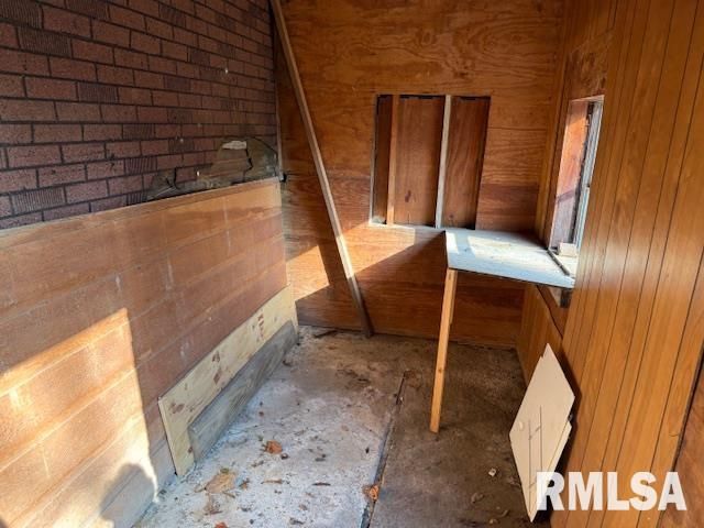 601 W WILLOW Street, Carbondale, IL 62901