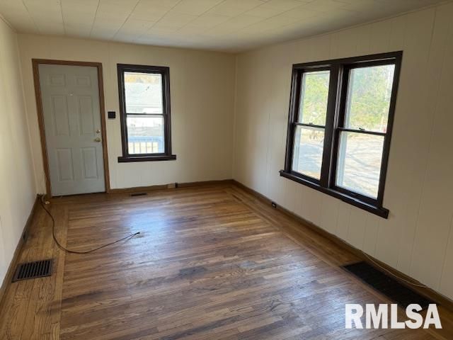 601 W WILLOW Street, Carbondale, IL 62901