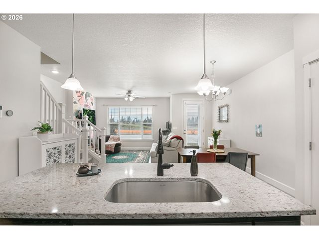 6826 Se CRIMSON Ln, Hillsboro, OR 97123