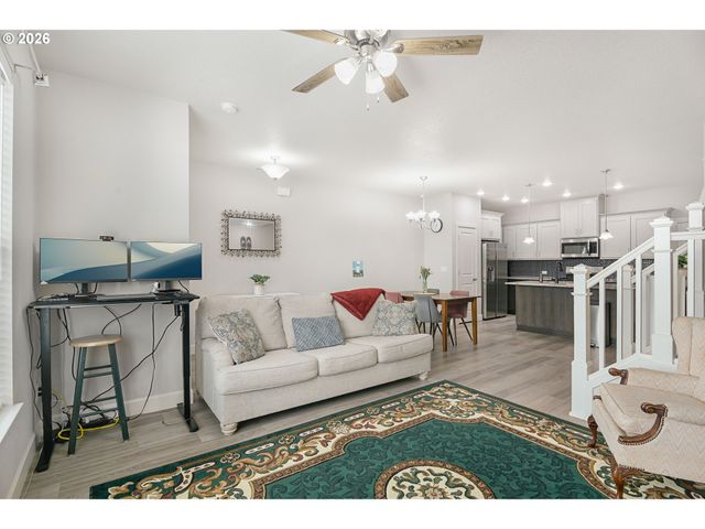 6826 Se CRIMSON Ln, Hillsboro, OR 97123